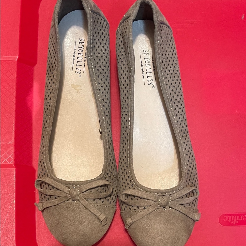 Seychelles Women's Gray Perforated Flats